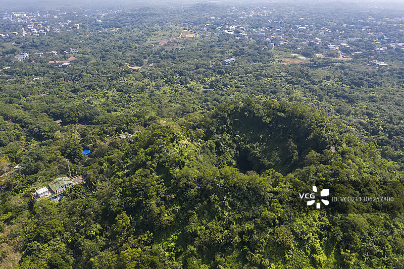 海口火山公园火山口图片素材