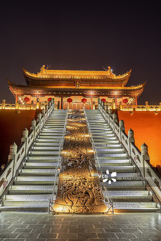 中国河南开封龙亭夜景图片素材