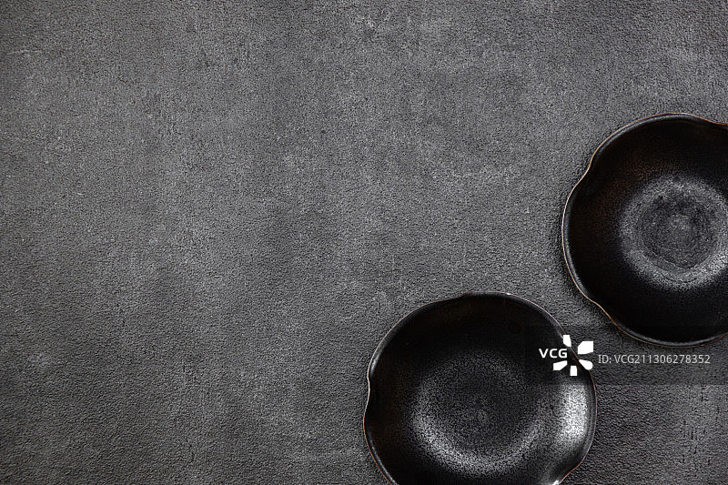 灰色石板上的茶具图片素材