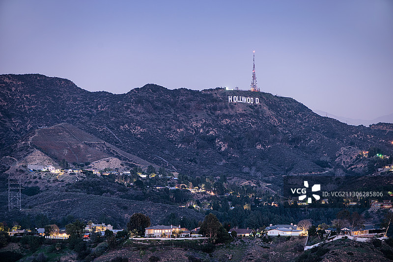 美国加州洛杉矶的好莱坞招牌和贝弗利山区域，穆赫兰道图片素材
