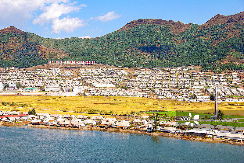 朝鲜两江道中江郡“三月五日”青年铜矿全景图片素材