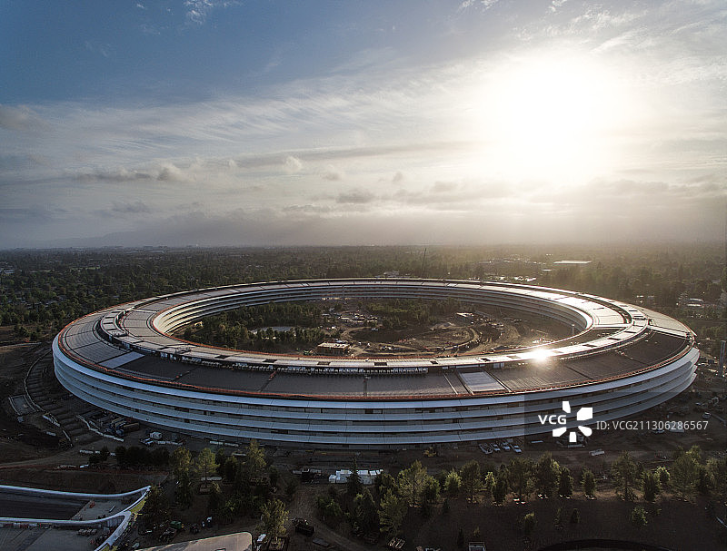 美国加州旧金山和圣荷西的苹果公司总部苹果公园，航拍，太阳能电图片素材