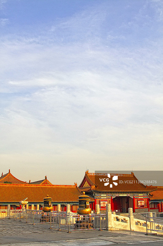 故宫里乾清宫前的香炉与日精门图片素材