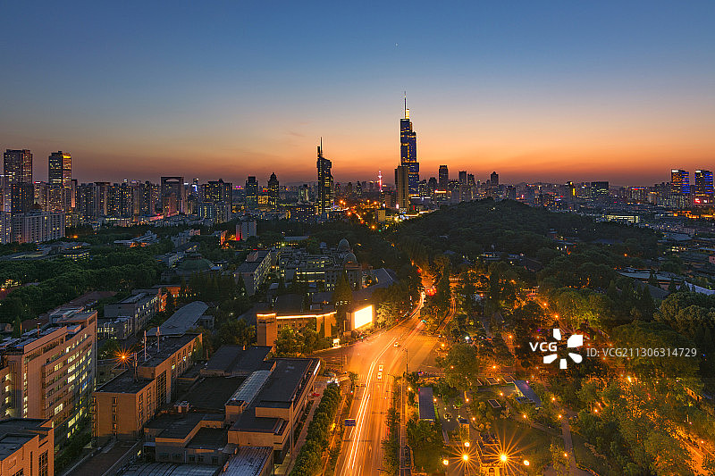 南京紫峰大厦日落图片素材