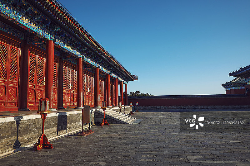 红色廊柱与宫灯图片素材