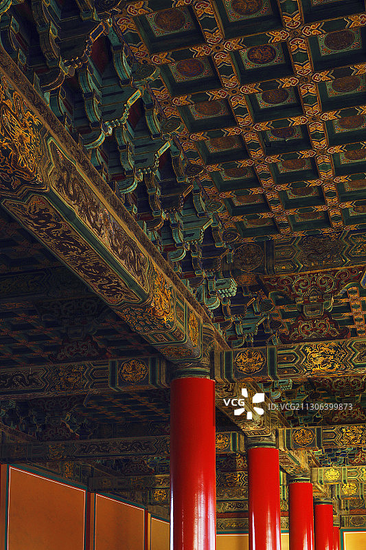 故宫大殿内雕梁画栋图片素材
