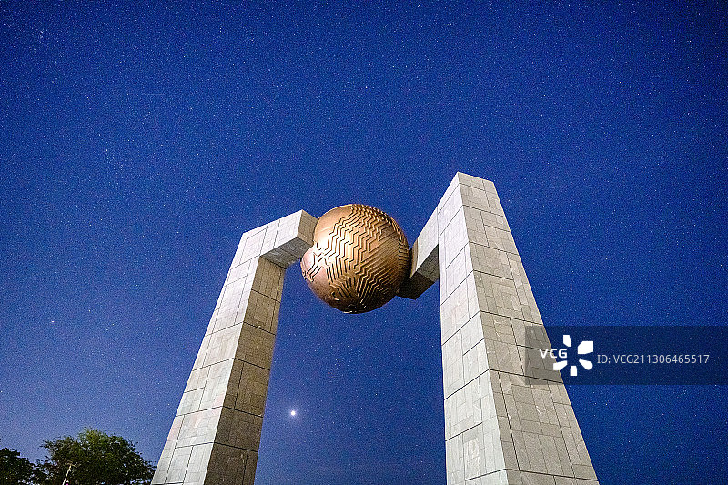 汕头南澳岛北回归线标志塔星空图片素材