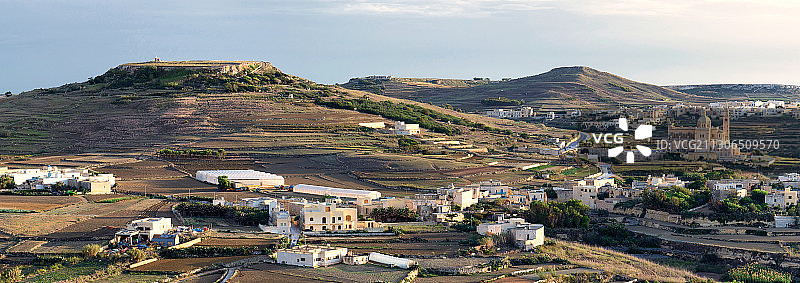 马耳他戈佐岛城市建筑高角度景观图片素材