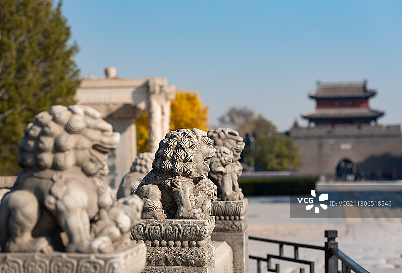 卢沟桥石狮望柱和宛平城楼图片素材