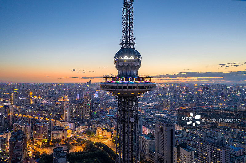 哈尔滨旅游，哈尔滨城市风光，航拍城市夜景，哈尔滨龙塔，黑金城图片素材