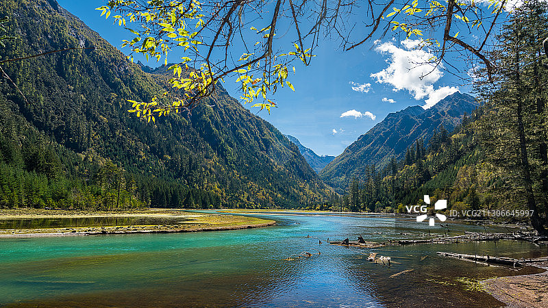 康定月亮湖图片素材