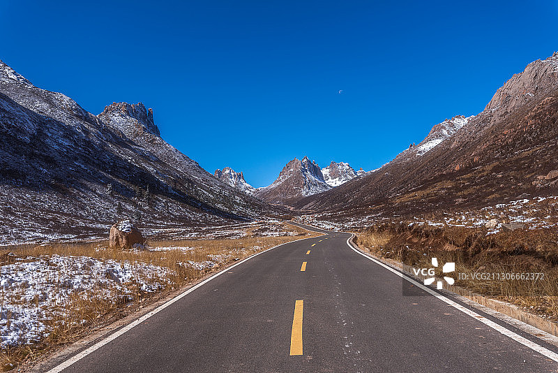 四川西部阿坝久治县著名旅游景点莲宝叶则的冬天图片素材