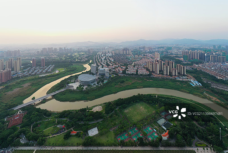 广东省惠州市惠阳区淡水街道体育会展中心和体育公园全景图片素材