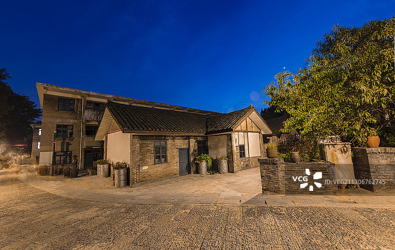朱砂古镇影视怀旧街区夜景。图片素材