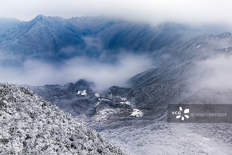 壶瓶山瓶底雪色图片素材