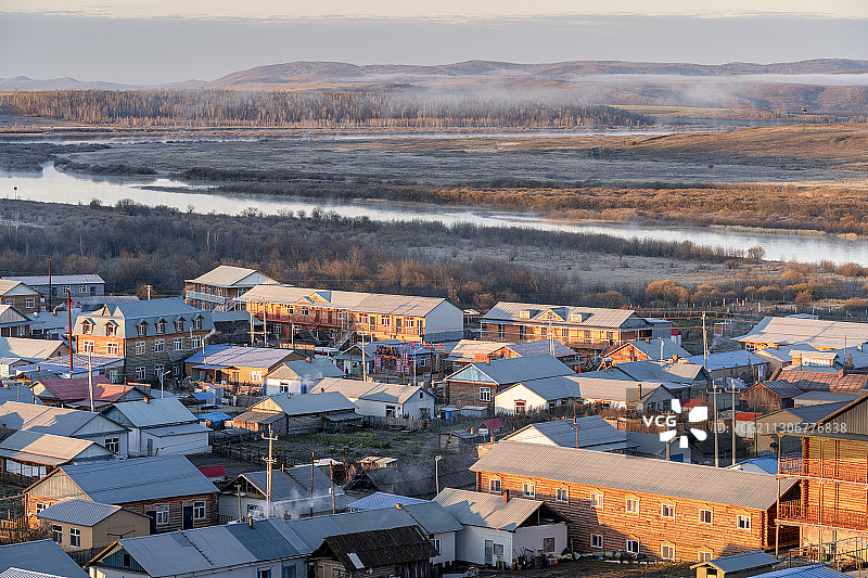 内蒙古呼伦贝尔乡村日出景观图片素材