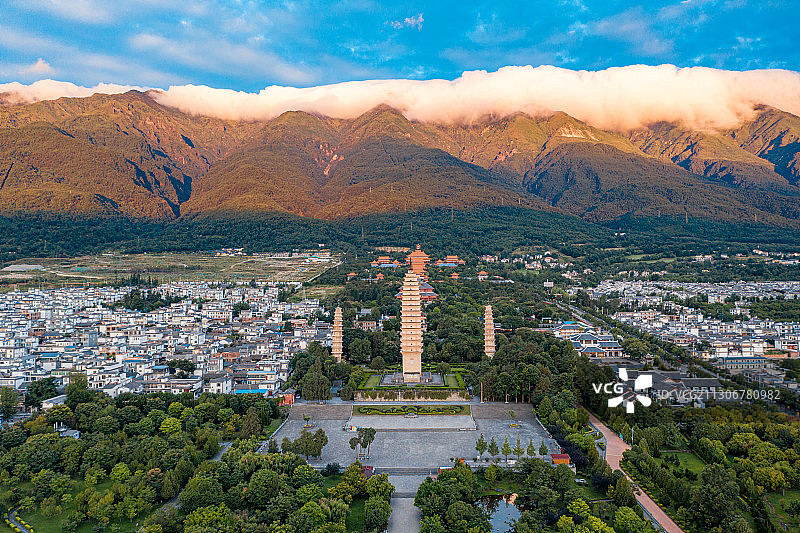 航拍云南大理古城5A旅游景点崇圣寺三塔图片素材