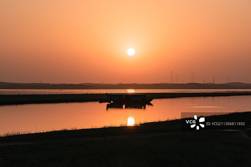 安徽池州升金湖观鸟白鹤迁徙日落风光图片素材