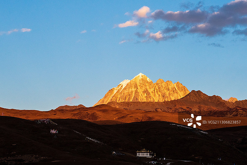雅拉雪山图片素材