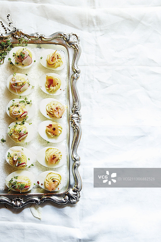 银盘上的酿蛋图片素材