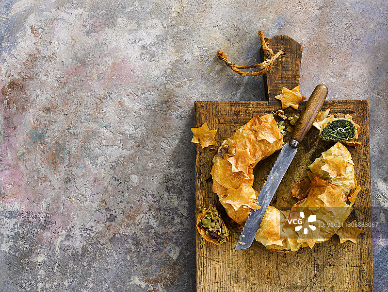 菠菜斯蒂尔顿芹菜核桃千层酥图片素材