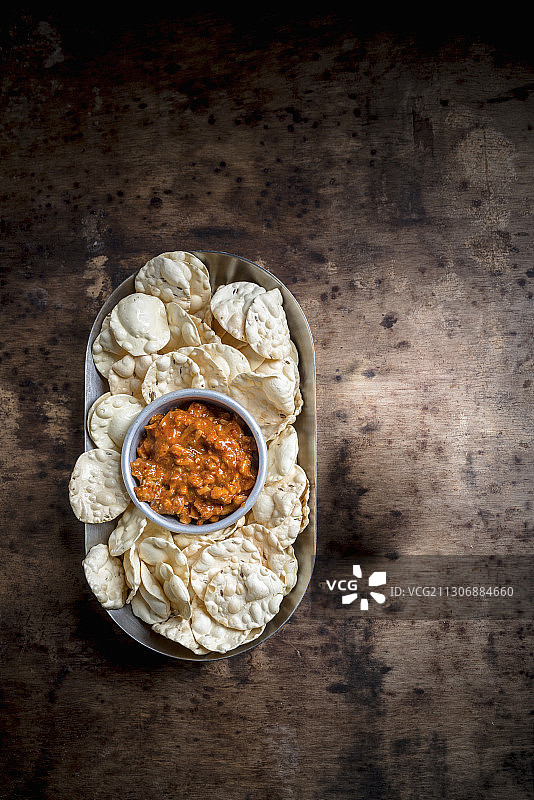 迷你薄脆饼配热酸辣酱（印度）图片素材