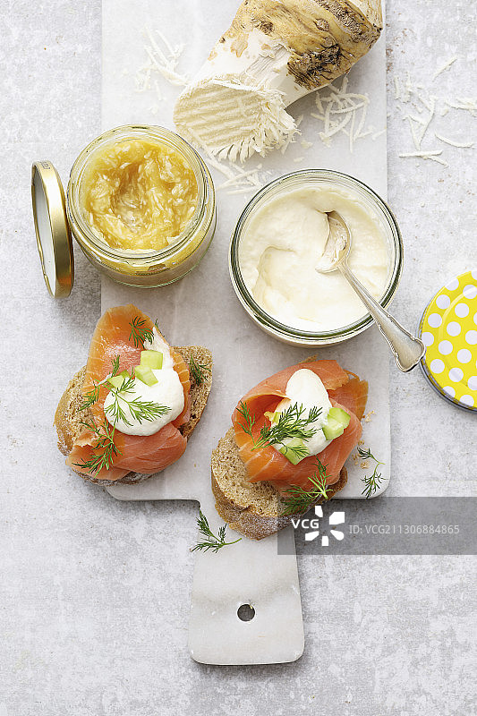 苹果辣根奶油三文鱼卷图片素材