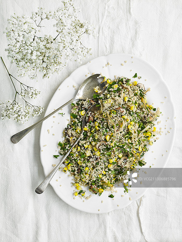 甜玉米蘑菇抓饭图片素材