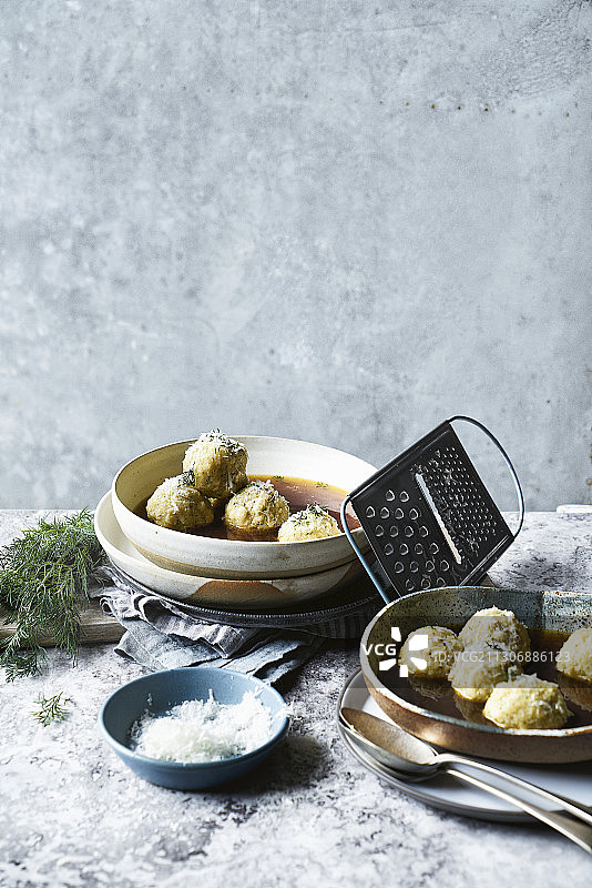 鸡汤配老面包麦穗图片素材