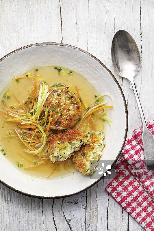 奥地利卡普雷塞汤饺图片素材