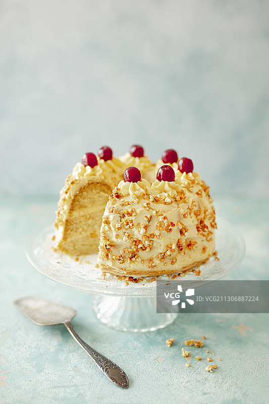 含榅桲果冻和杏仁脆的纯素法兰克福花环蛋糕图片素材