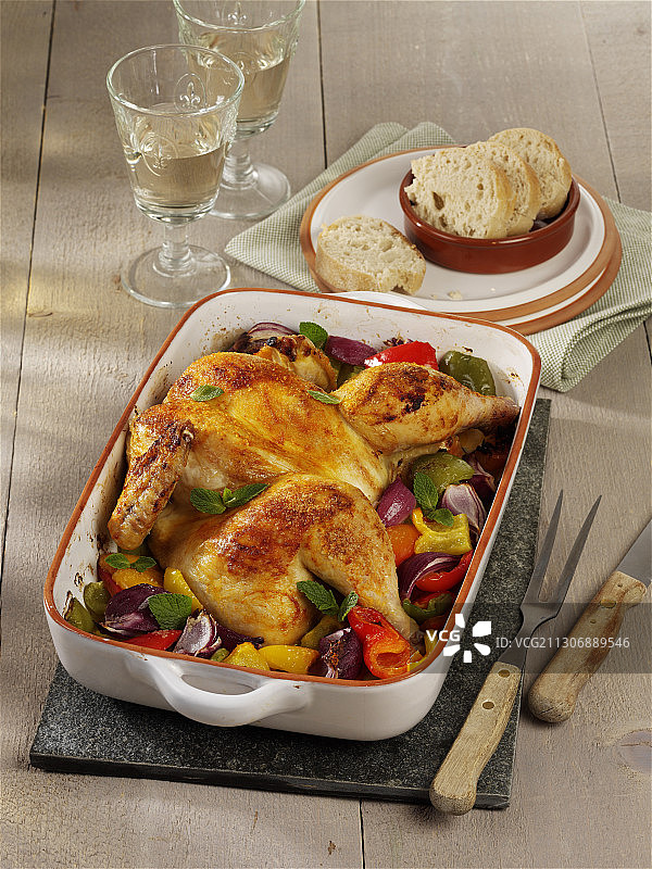 哈里萨鸡肉配辣椒粉蔬菜图片素材