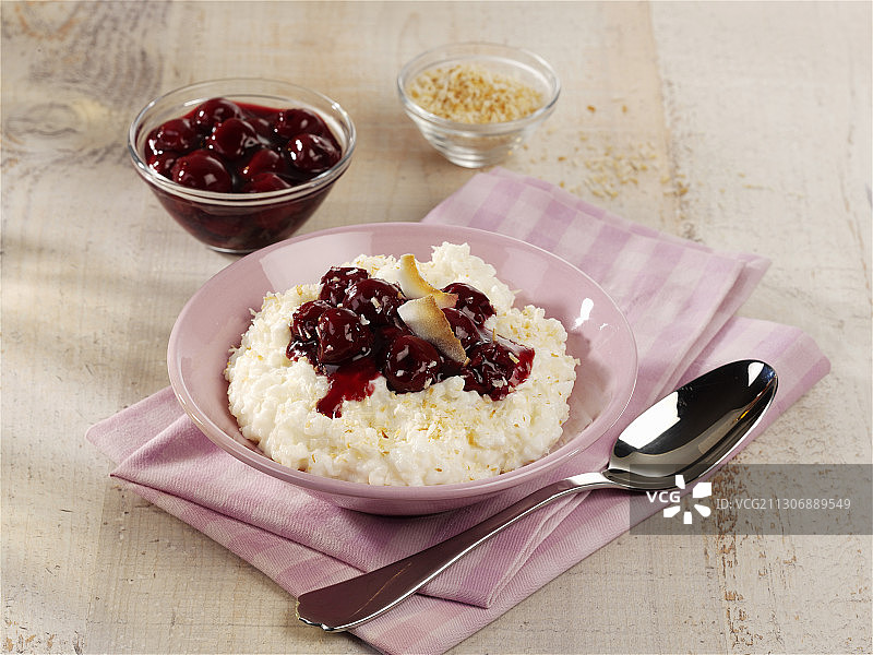 莫雷洛樱桃椰子米布丁图片素材