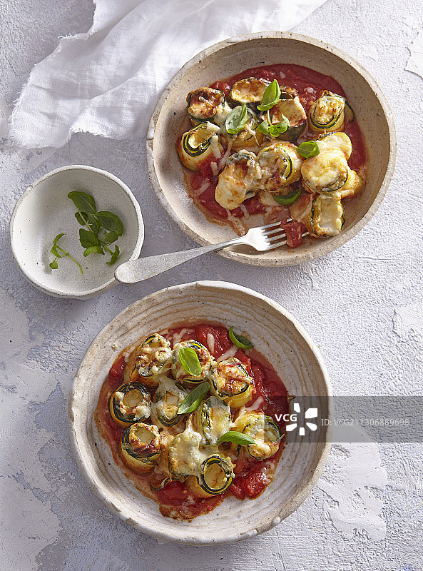 烤西葫芦马苏里拉卷图片素材