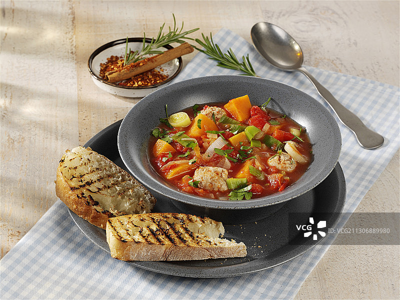 番茄红薯香肠炖菜图片素材