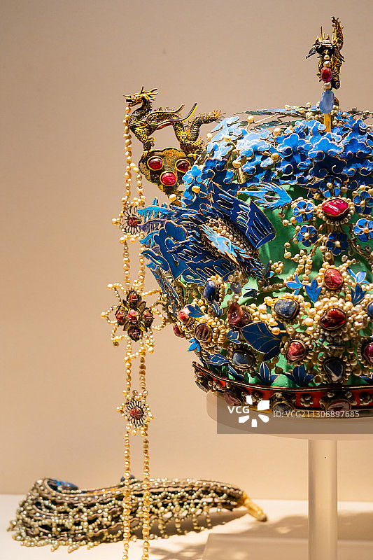 珍宝皇后凤冠图片素材