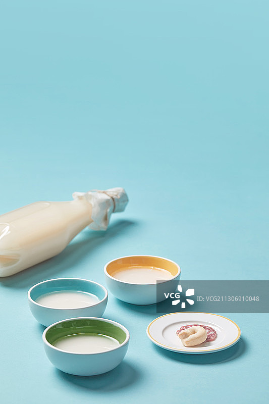 马格利米酒，冷饮，塑料瓶装米酒图片素材