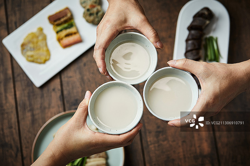 韩国米酒，饮品，晚餐，小吃，敬酒，酒杯图片素材