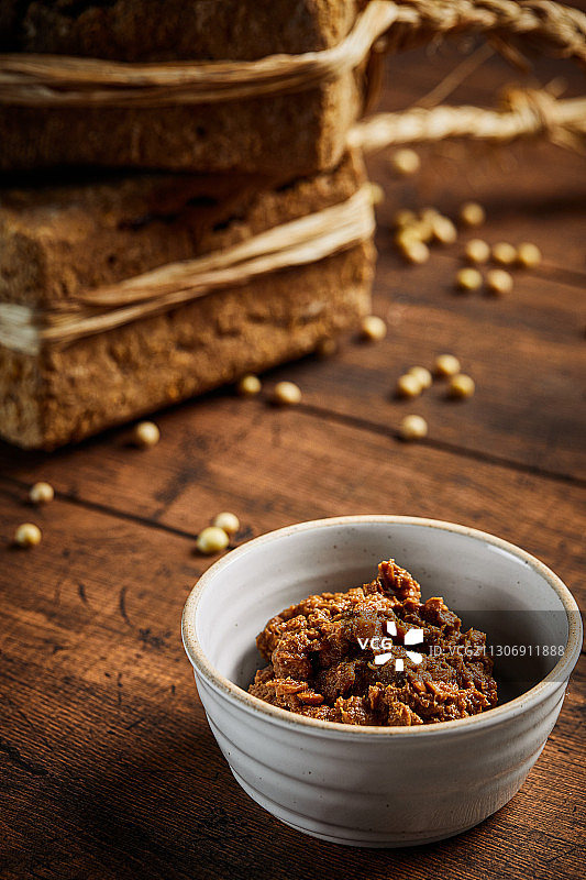 韩式大酱：韩国料理的传统发酵食品图片素材