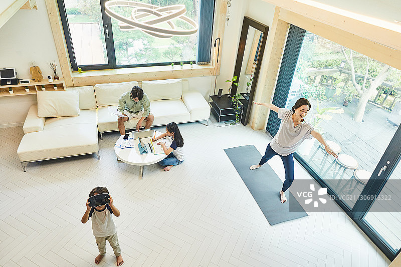 孩子们，室内，教育，网络讲座，在家教育，千禧一代，家庭训练图片素材