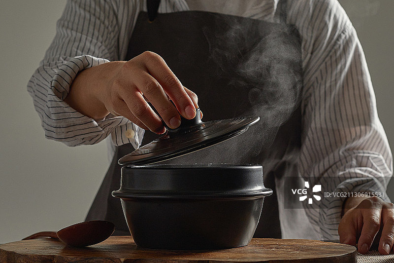 米饭、锅、食物准备、锅盖、蒸汽图片素材
