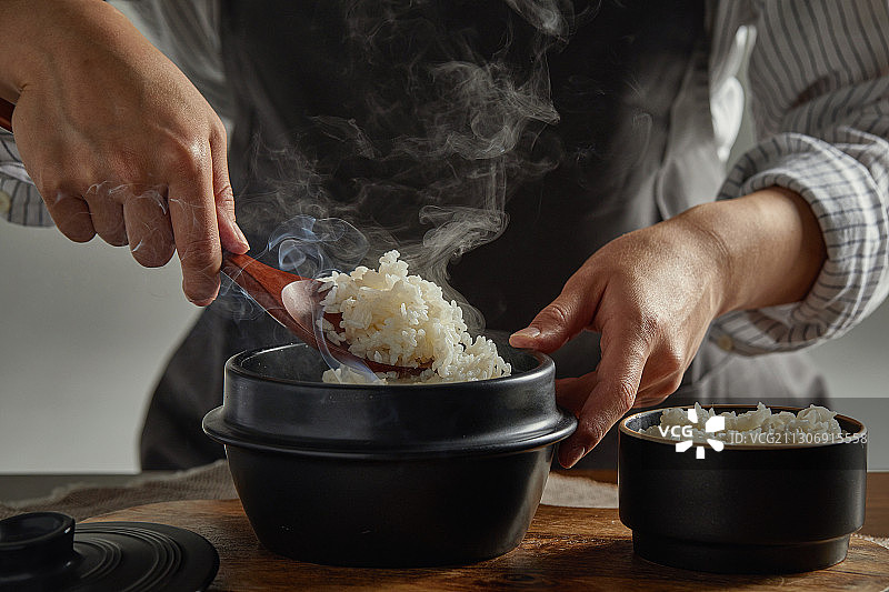 米饭、电饭煲、食物准备、蒸汽图片素材
