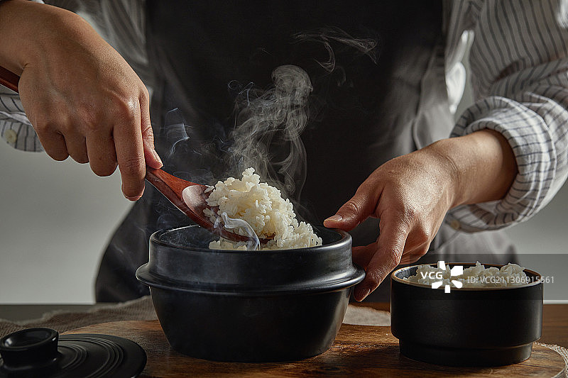 米饭、电饭煲、食物准备、蒸汽图片素材