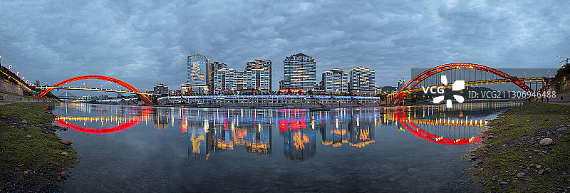 长江第一城天际线-宜宾滨江路夜景图片素材