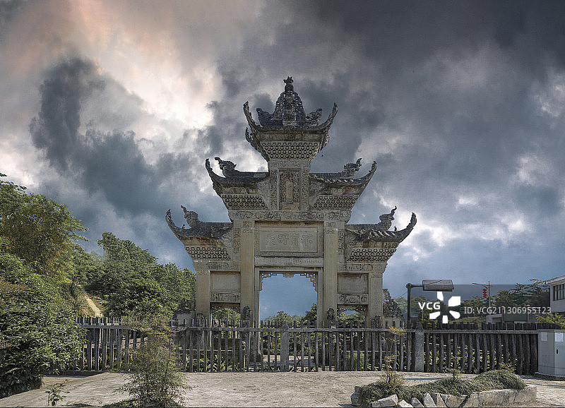 岁月的痕迹-珙县不负所田隘口牌坊图片素材