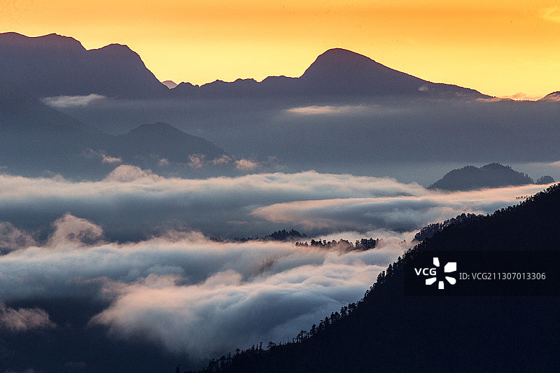 巴郎山云海图片素材
