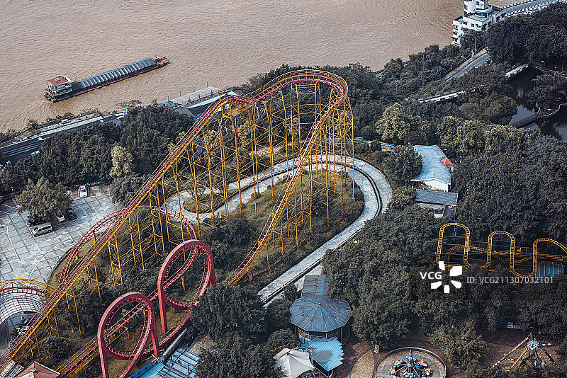 江边的游乐场图片素材