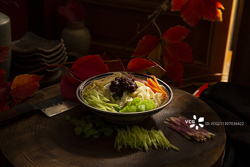 中华美食老北京炸酱面静物图片素材