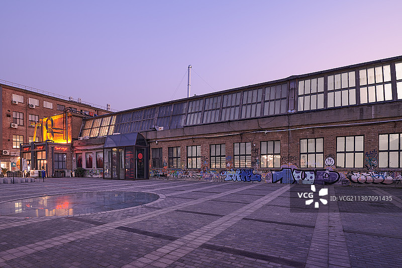 北京798艺术区包豪斯特色建筑和广场图片素材