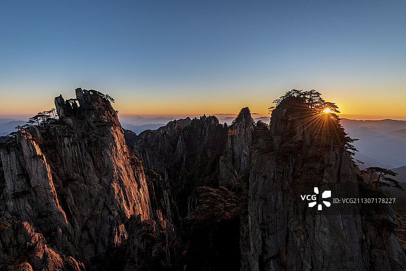 始信峰观黄山日出图片素材